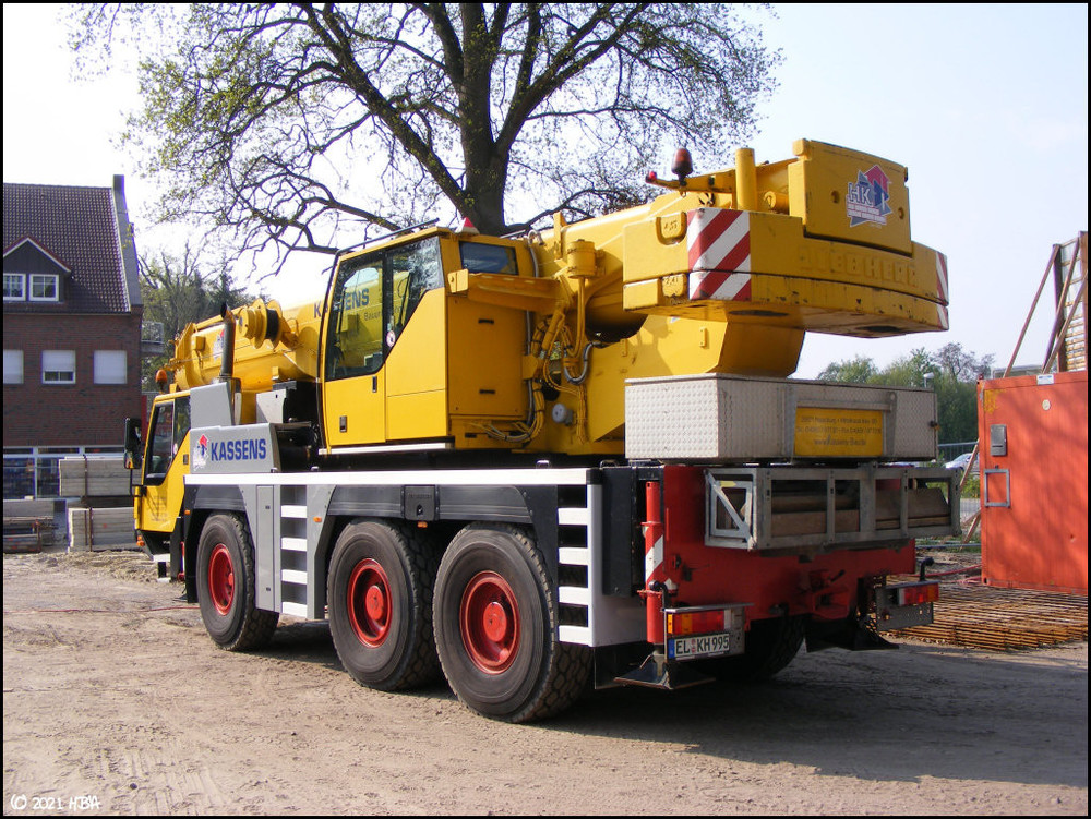 2011-Liebherr_LTM1055-1_2.jpg