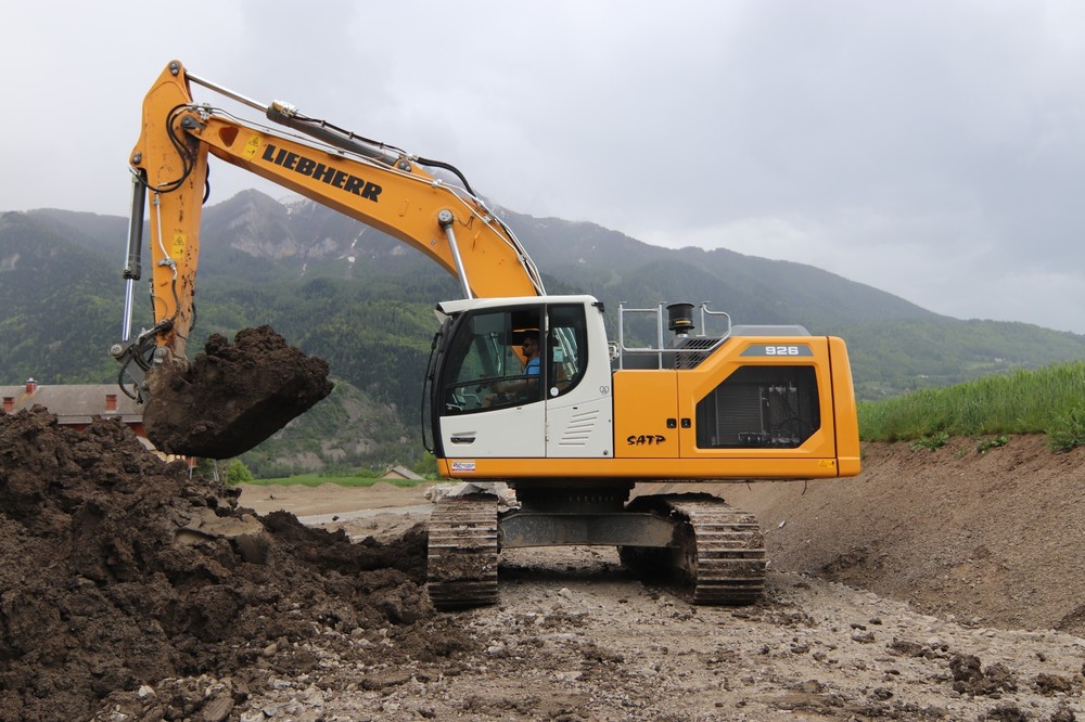 liebherr-crawler-excavator-r-926-satp-1-highres.jpg