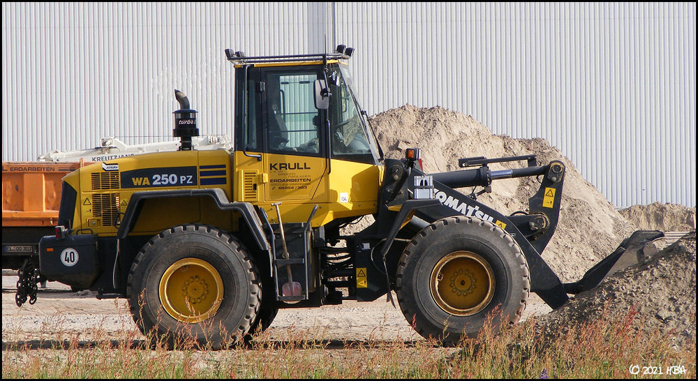 2011-Komatsu_WA250PZ_Krull.thumb.jpg.044d790c9c26811a8ec2ab594caf3c0d.jpg