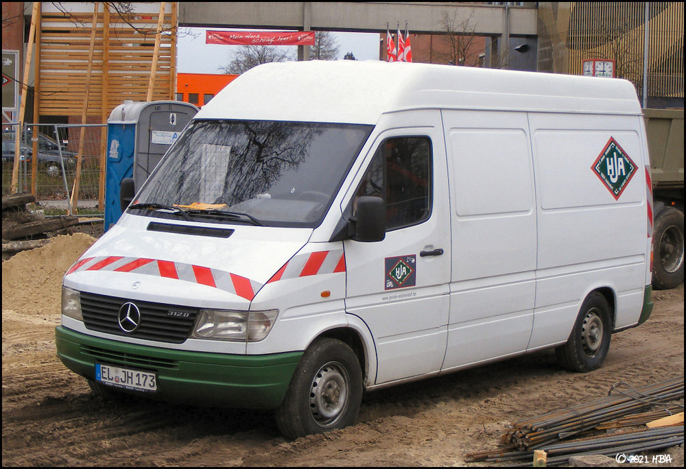 2011-Mercedes_Sprinter_312D_HJA.thumb.jpg.9fcf7b6931d36b004d3642226a59a597.jpg