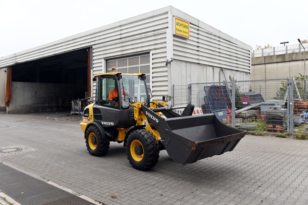 VolvoCE_BSR- L25 Betriebhof Tempelhof.jpg