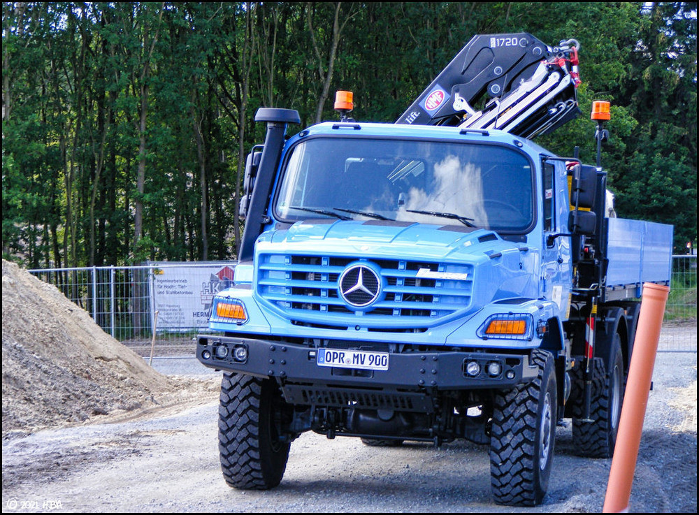 438190956_2011_Mercedes_Zetros2733HMF1720_1.thumb.jpg.cc22e8969ba6ea97e0a6fe0b44bc6692.jpg