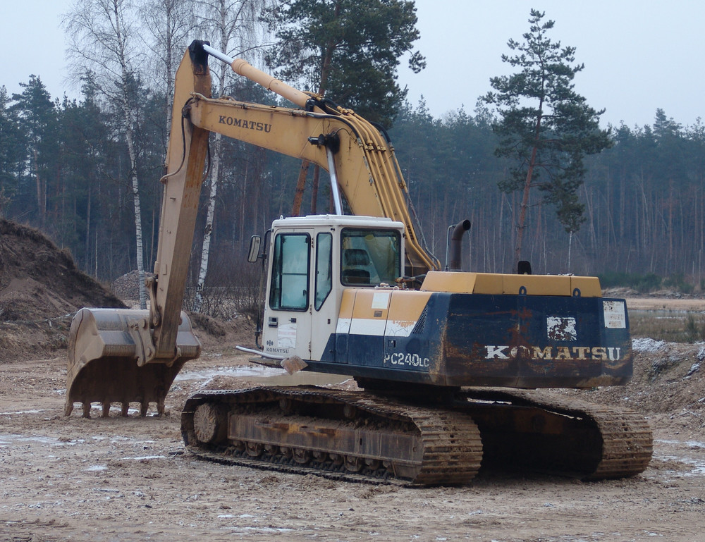 Komatsu_PC240LC_01.thumb.JPG.5506da69668453867703d054cecfcb23.JPG