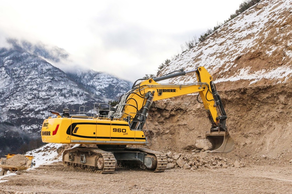 liebherr-crawler-excavator-r-960-sme-1.jpg