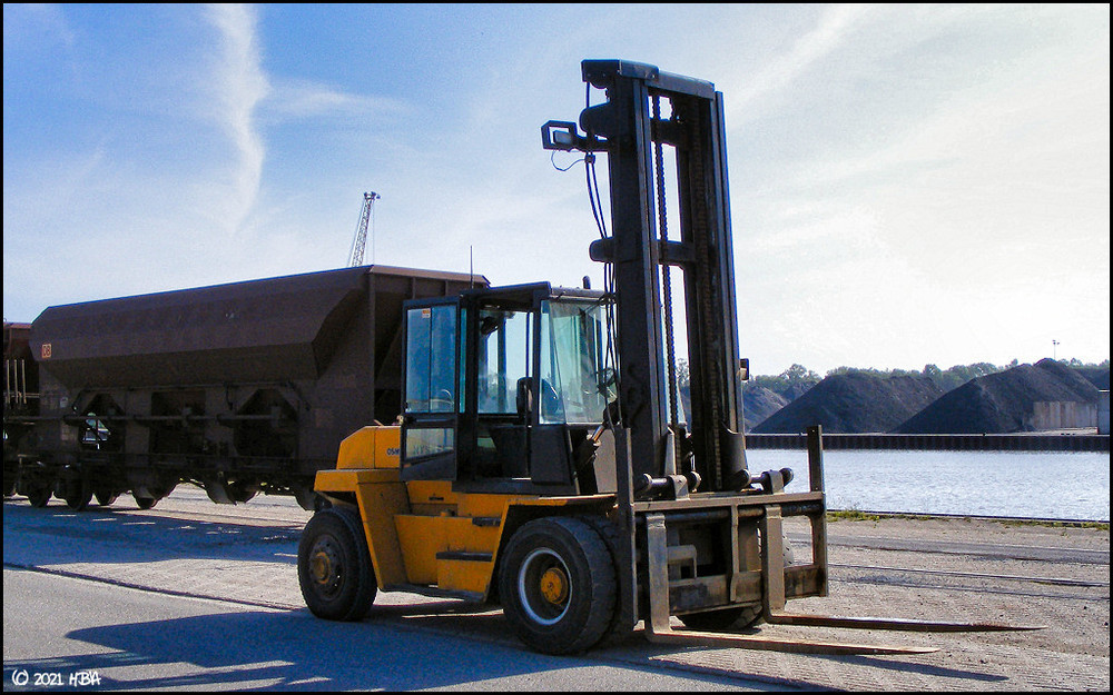 2011_Hyster_Hafen.thumb.jpg.68c6f9e5e2c0444b5581a64a4f4fa556.jpg