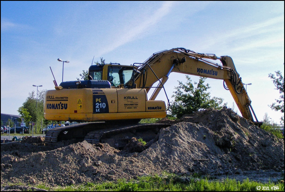 2011_Komatsu_PC210LC-8_Krull.thumb.jpg.4cea8564c9c321054ba3b7cc5f6a7cb1.jpg