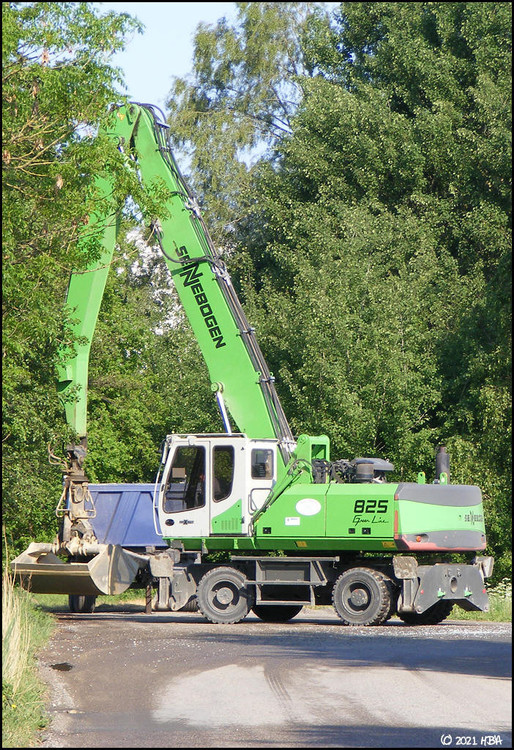 2011_Sennebogen_825_Green_Line.thumb.jpg.c1f858f5e369ffa1a2664d2a11fea3ab.jpg