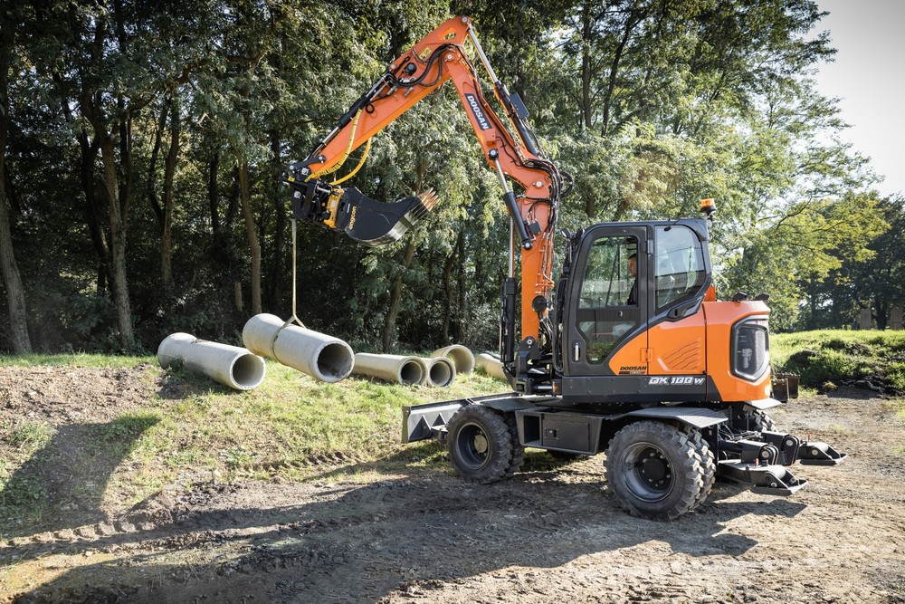 20211012_Doosan_DX100w-7_action_25.jpg