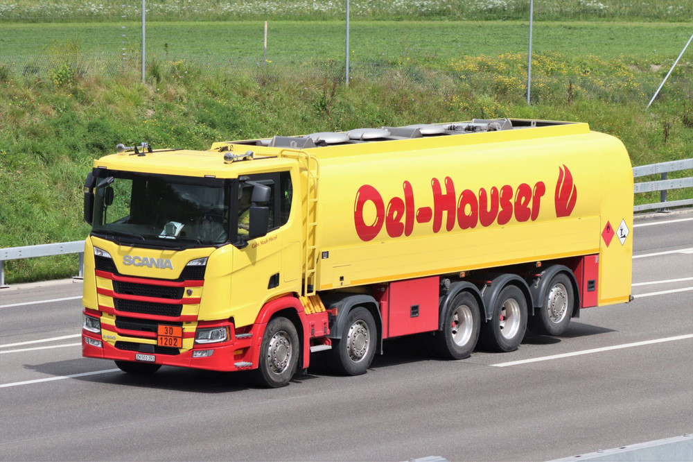 Scania R'17 500 10x4 Tankwagen Gebr. Staub Transport AG Hirzel - Oel-Hauser.JPG