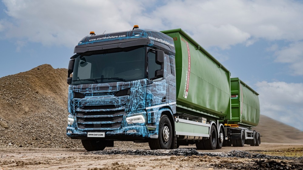 DAF-starts-field-test-new-generation-distribution-trucks-01.jpg