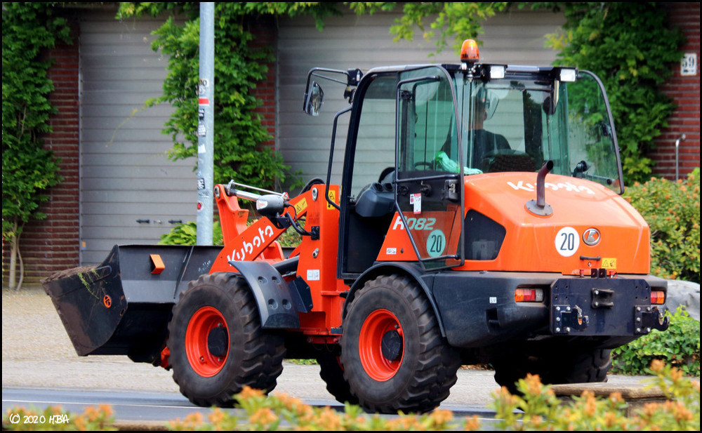 Kubota_R082_PBG.thumb.jpg.b61465ea6db6ba12e683e093e95a485c.jpg