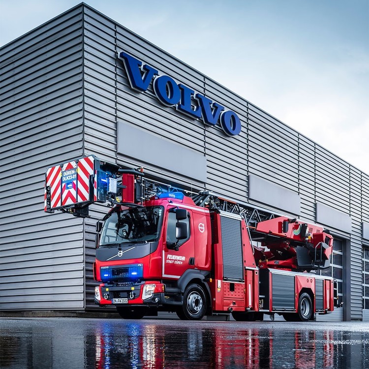 volvo-fl-mit-drehleiter_6.jpg