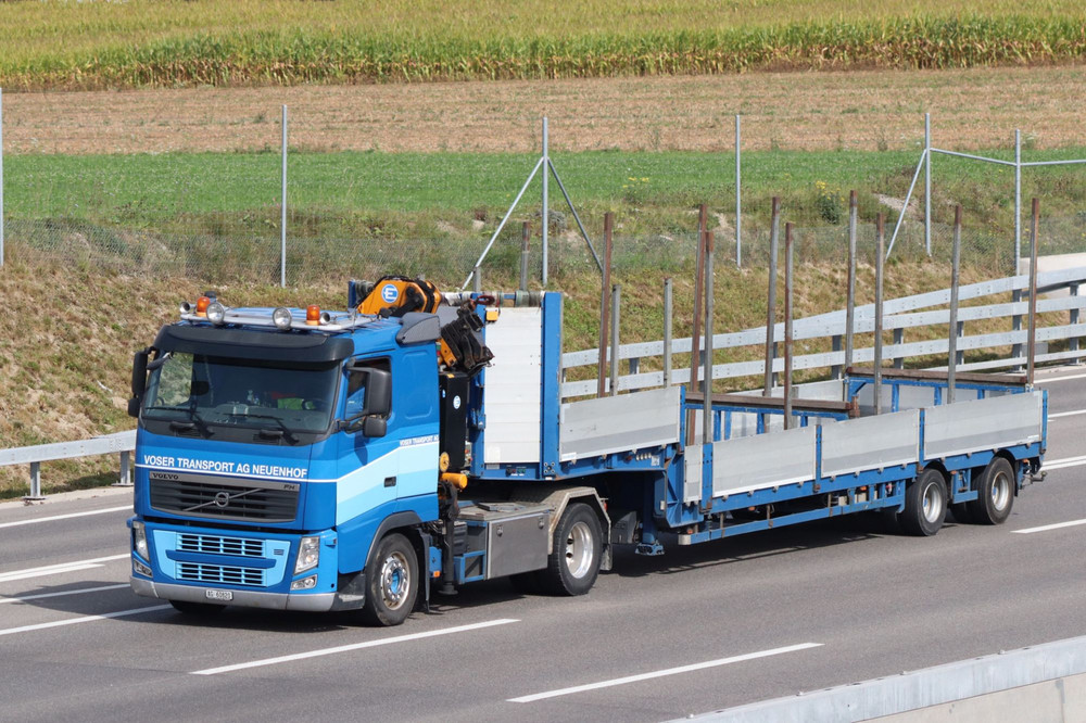 629366939_VolvoFH3Szm4x2mitKranBrckeEugenVoserTransport-AGNeuenhof.thumb.JPG.1523d748505b5a081568fefb2b8a74ad.JPG