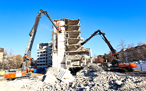 Mehr Informationen zu "High Reach Bagger KMC600P-6"