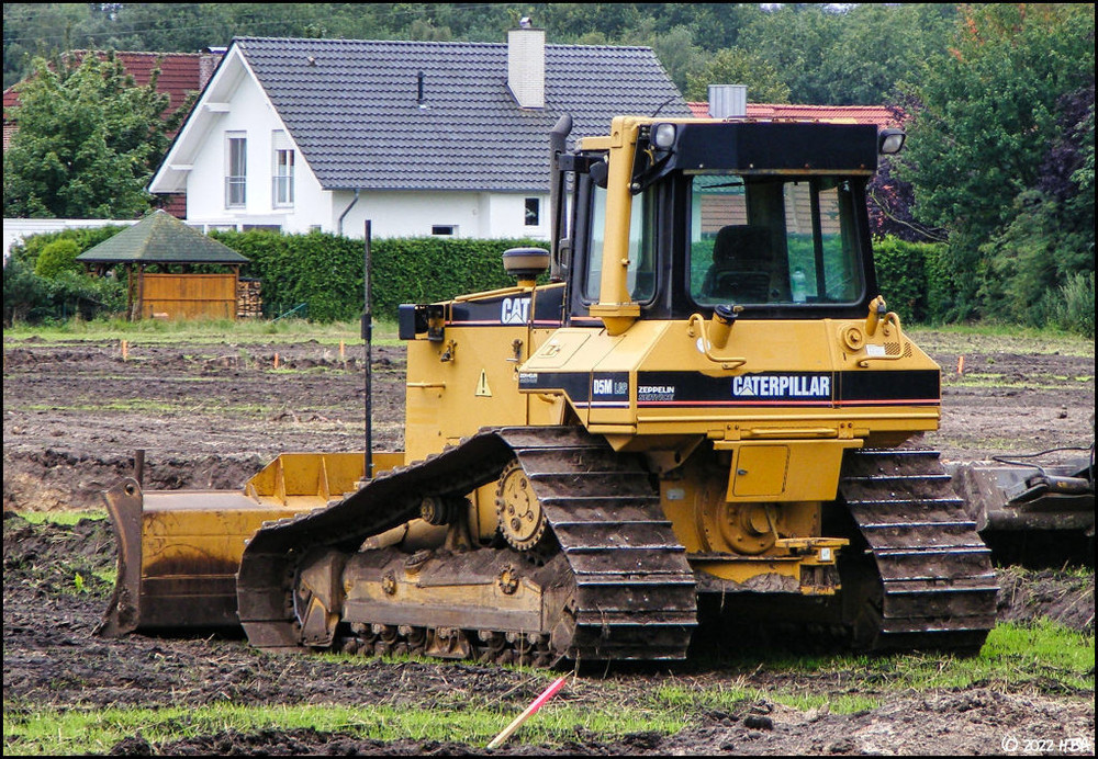 2011_Caterpillar_D5M_LGP.thumb.jpg.ffadba05f58d4035692bc6df74e8707d.jpg