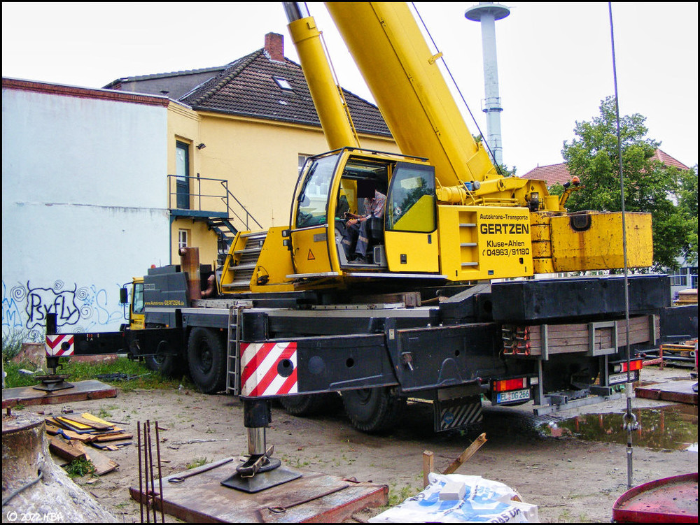 2011_Liebherr_LTM1200-1_Gertzen2.thumb.jpg.57faf4b2d221aba027c4dd3e9c955c5d.jpg