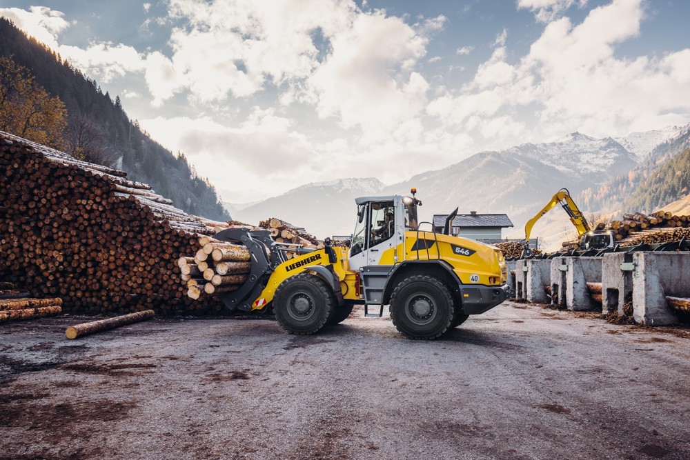 liebherr-new-mid-sized-wheel-loader-l546-timber-300dpi.jpg