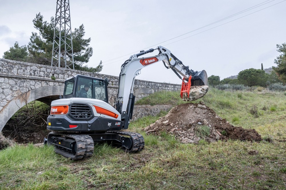 Bobcat E88 R2-series Excavator (11).jpg