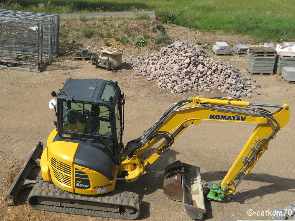 295237206_Komatsu1.thumb.jpg.8129e1a4fd902da0dd48bf1767be2159.jpg