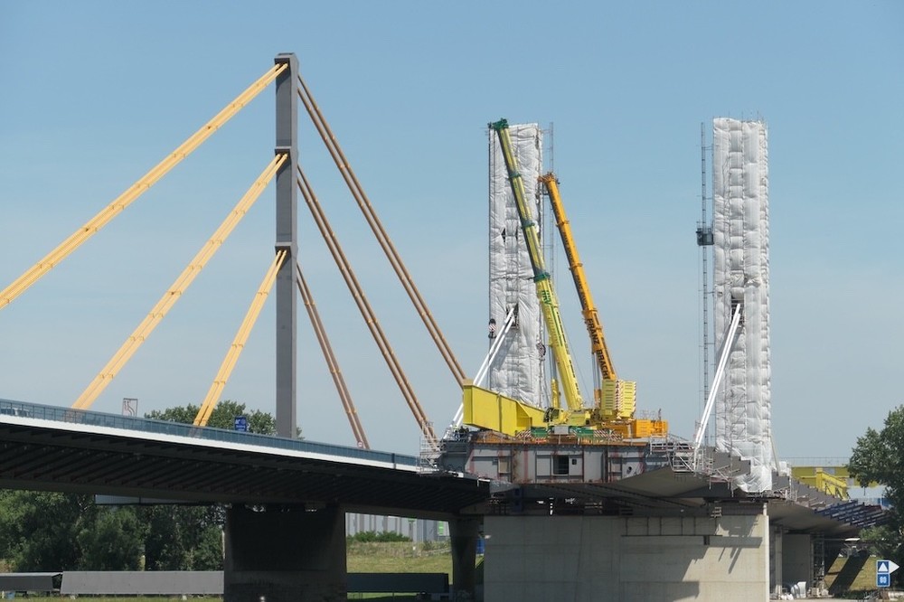 Brücke Gerüst 09.06.2022 (3).jpg