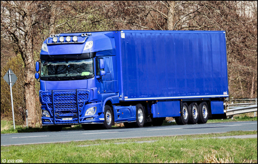 DAF_XF460_E6_Blau.thumb.jpg.80c927dd193c9406ea4409154da4f37b.jpg