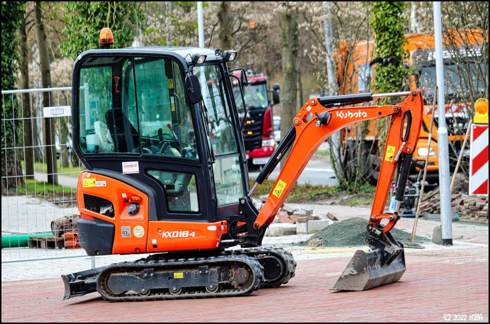 Kubota_KX018-4_RH.thumb.jpg.34792bf217b61082cd7201fd0da8a528.jpg