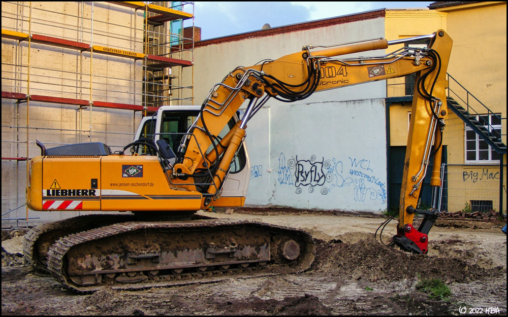 2011_Liebherr_R904C_HDSL_Litronic_HJA2.thumb.jpg.a2b3ad0a7e5ee4890ac2a329b5656792.jpg