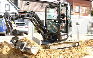 Mehr Informationen zu "3,5-t-Minibagger Takeuchi TB 235-2"