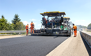 Mehr Informationen zu "Vögele Straßenfertiger"