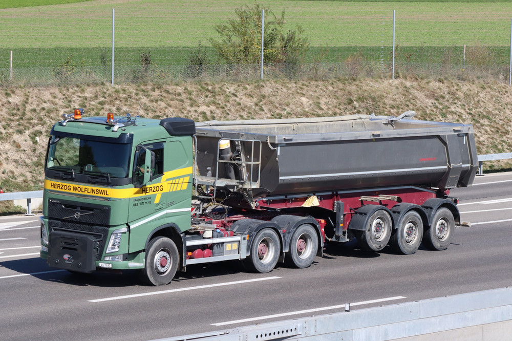 2092800892_VolvoFH4500Szm6x4KipperHerzogWlflinswil.thumb.JPG.a6f5399409d30877a3d4d995c0ef57a4.JPG