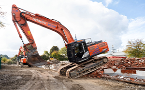 Mehr Informationen zu "Hitachi ZX350LCN Bagger"