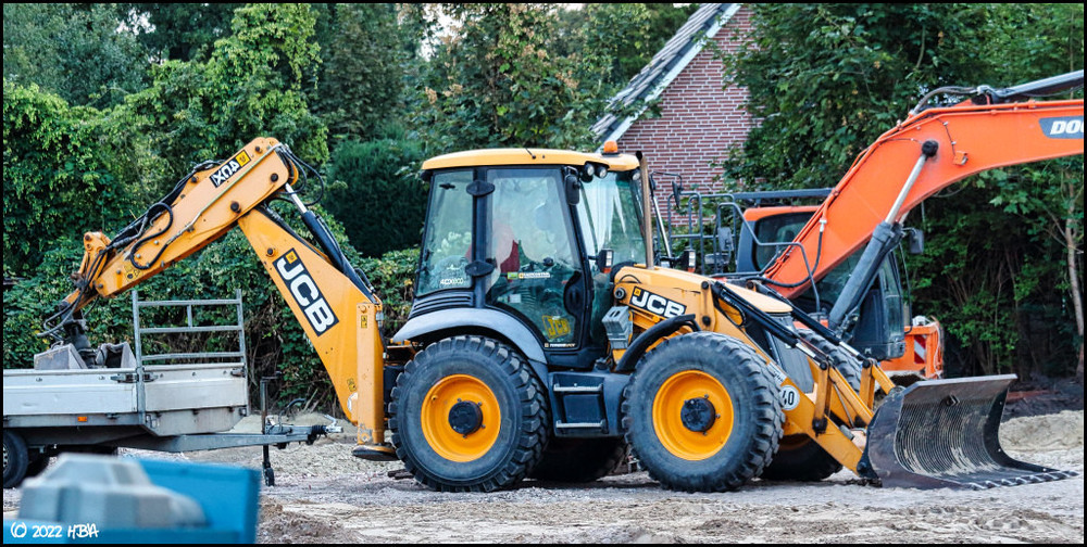 JCB_4CX_Eco.thumb.jpg.76952fe3f28a7d86cf329f752d6da037.jpg