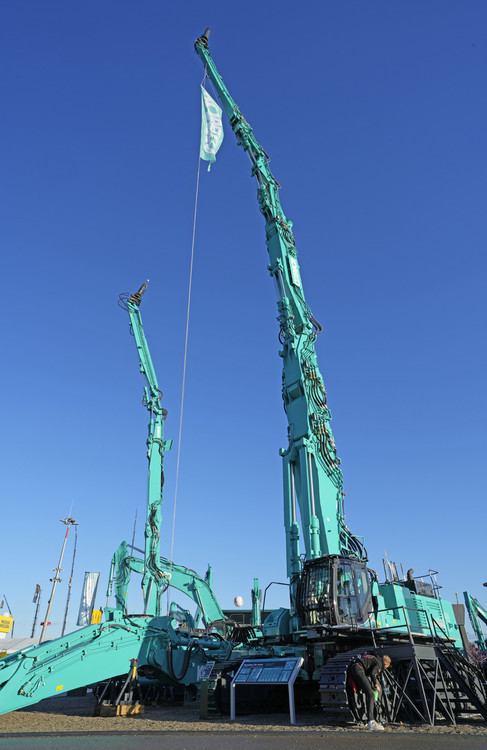 Kobelco_Post_BAUMA 1.jpg