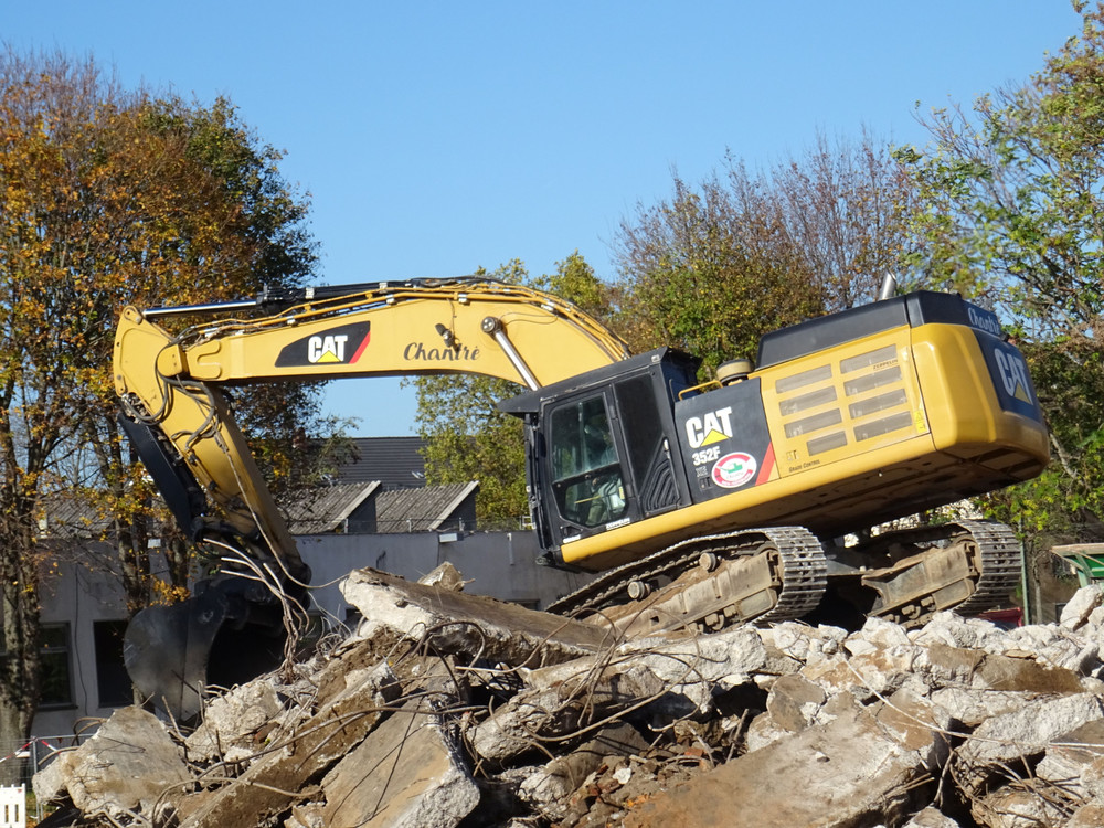 cat 352 f.jpg