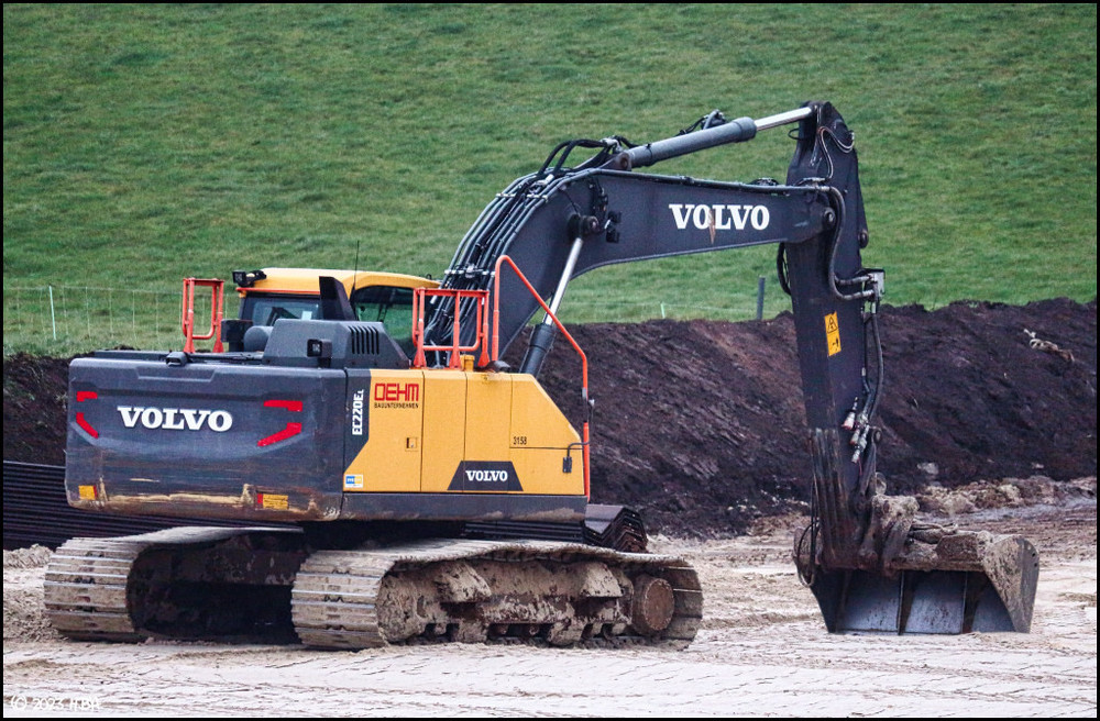 Volvo_EC220E_L_Oehm.thumb.jpg.8b68952349cb1bac51f1d457fd7629fd.jpg