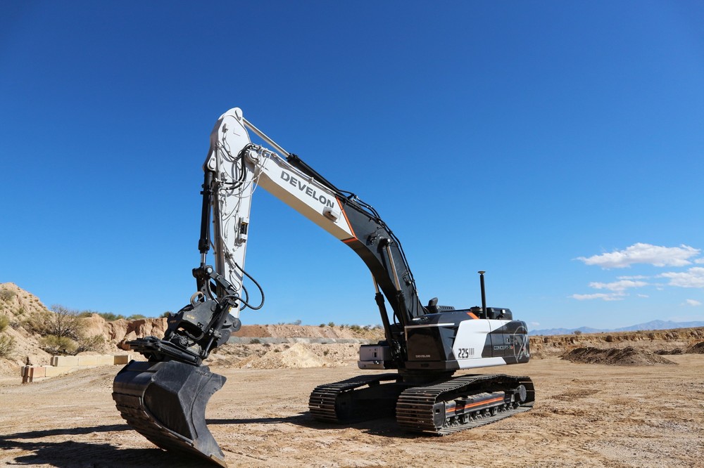 DX225-CX_excavator_IMG_5650_CC.jpg