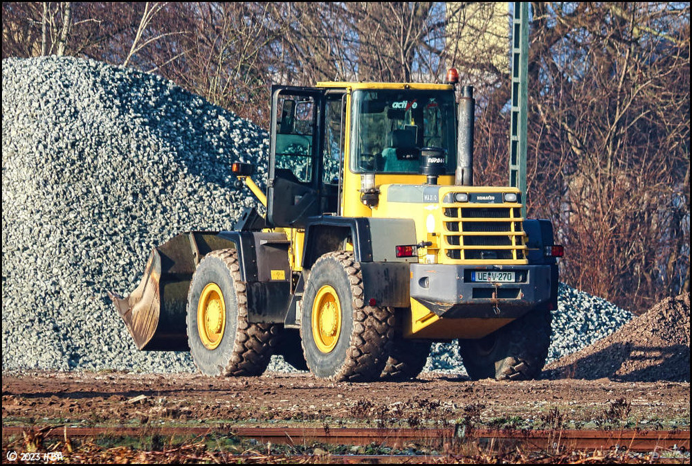 Komatsu_WA270_Bahnhof.thumb.jpg.cf3cd8513d9588625b00c4099336cb20.jpg