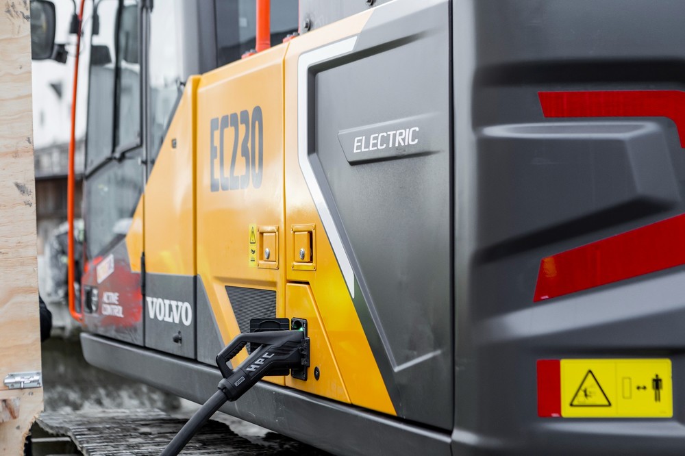 Volvo EC230 Electric provides sustainable power on Green Construction Site of the Future in Denmark 4.jpg