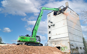 Mehr Informationen zu "SENNEBOGEN 830 E Abbruchbagger"