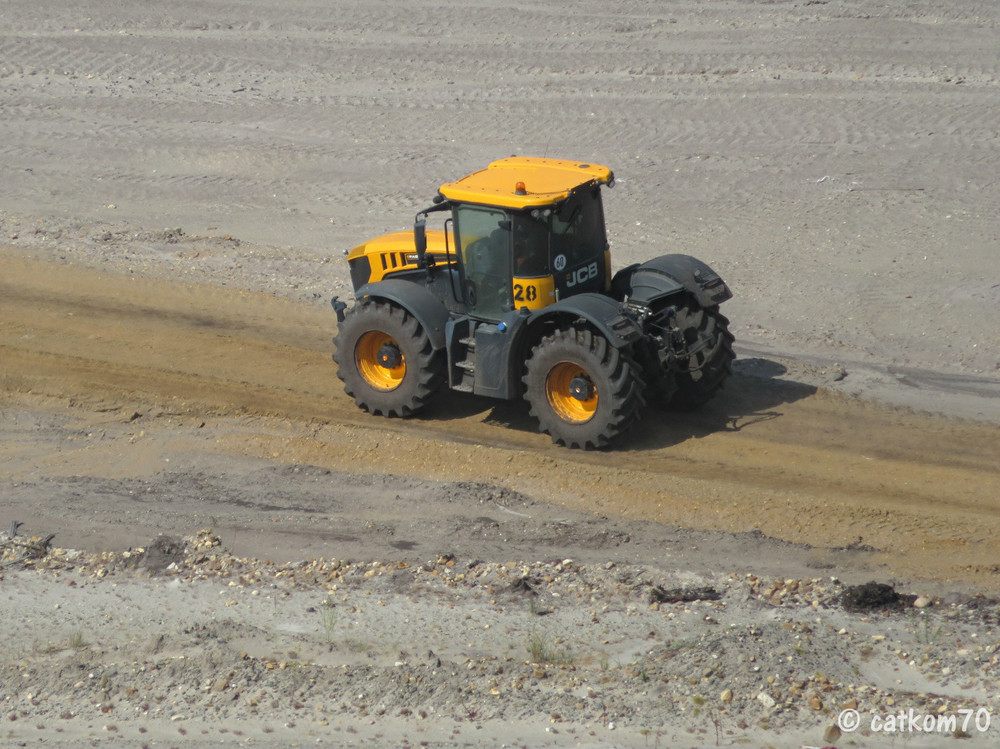 JCB4.thumb.jpg.4200fdca32a3a4dda091cd21522cd889.jpg