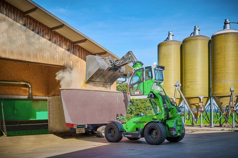 telehandler-sennebogen-340-agriculture.jpg