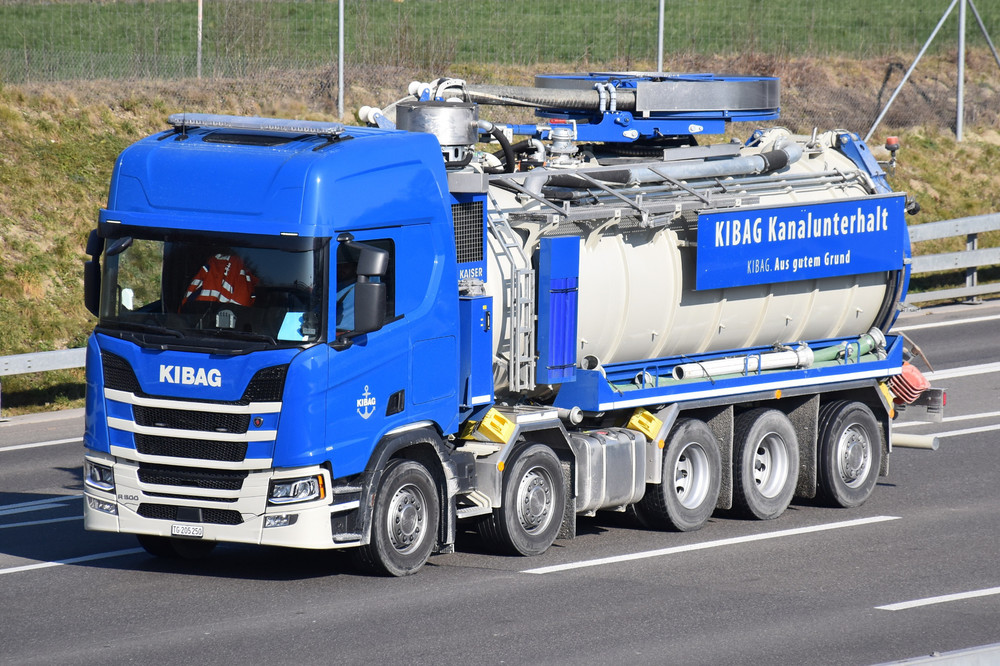 42223ScaniaR1750010x4Saugwagen.thumb.JPG.11759942fe38a5a0f19d424265d58d52.JPG