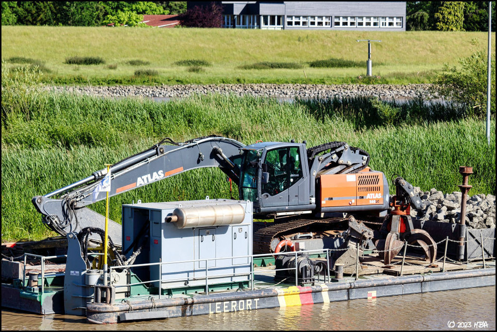 Baggerponton_Leerort_2.thumb.jpg.78e97ceb9c25912004a41591eb47583e.jpg