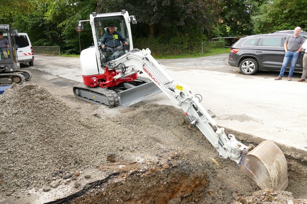 Takeuchi TB335R 2.JPG