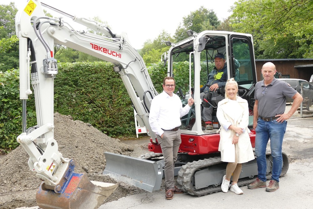 Takeuchi TB 335R 3.JPG