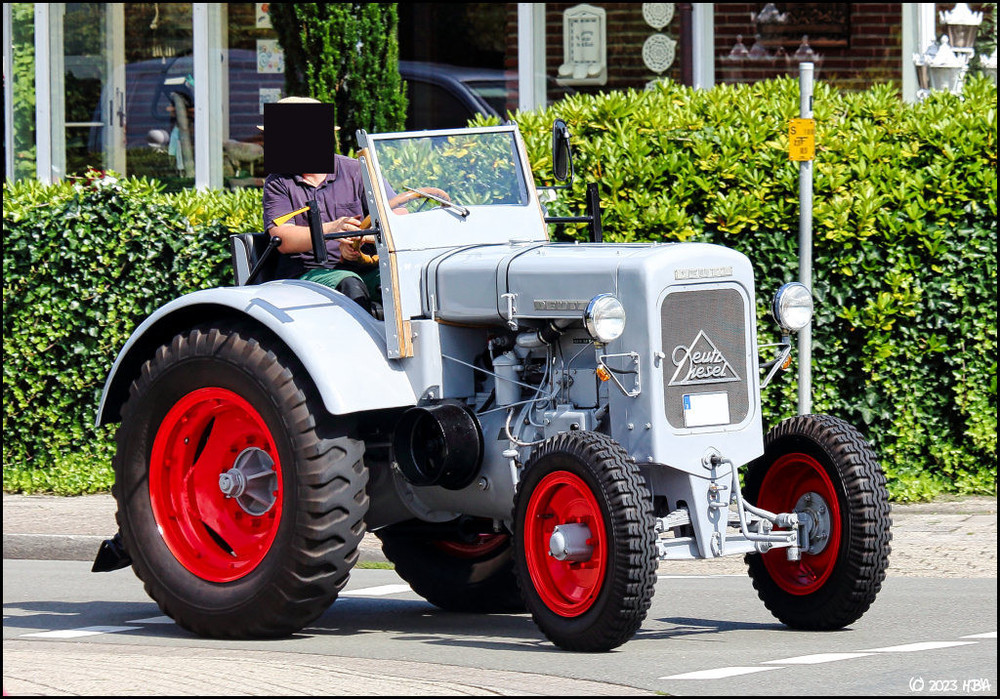 Deutz_Oldtimer1.thumb.jpg.7355336b278d0f0c108d676613e2d0e8.jpg