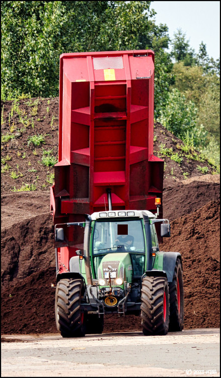 Fendt_714VarioKrampe1.thumb.jpg.ca1f684471efc1999e9b9236f2ee13aa.jpg