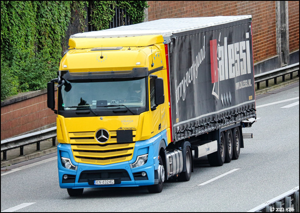 Mercedes_Actros_L_Polen_A31.thumb.jpg.41757c04e7f8b96f4a8c31c980bf8ee9.jpg