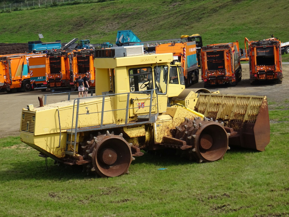 compactor bomag.jpg