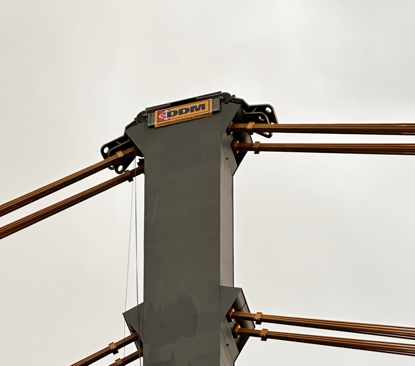 pylon1.jpg